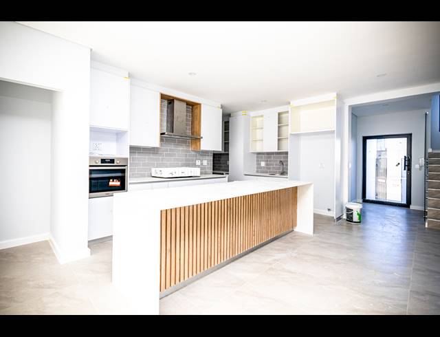 4 BEDROOM FREEHOLD FOR SALE IN SANDOWN